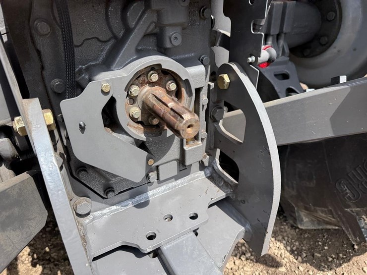 2020-massey-ferguson-4710-image-15