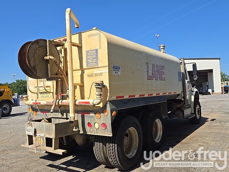 2013-freightliner-m2-106-image-5