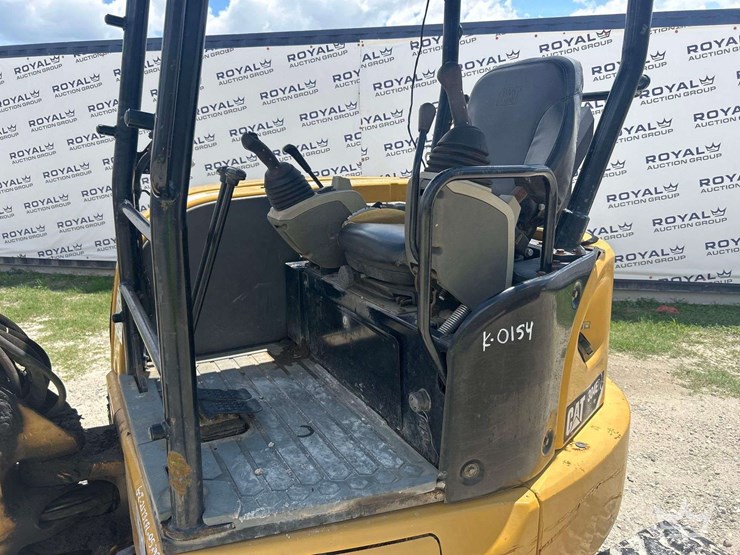 2015-caterpillar-304e2-mini-excavator-image-10