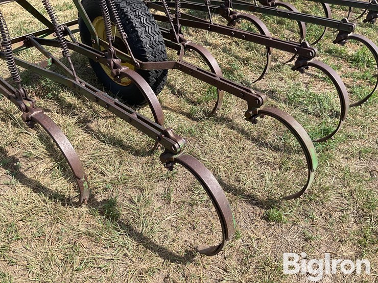 john-deere-field-cultivator-image-12