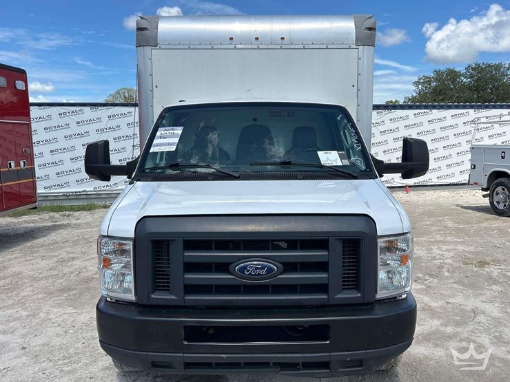 2019-ford-e350-image-28