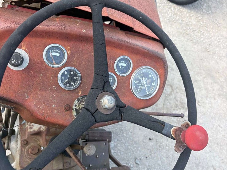 massey-ferguson-135-image-12