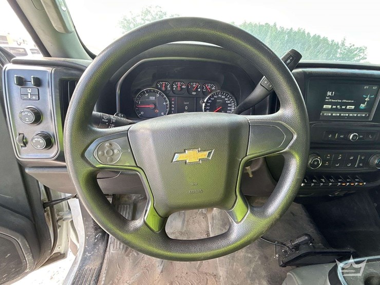 2022-chevrolet-silverado-5500hd-image-11