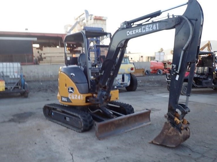2023-deere-35g-image-2