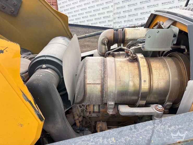 2015-deere-410l-image-16