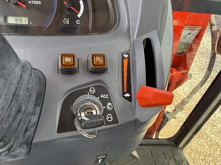 2020-kubota-mx5400-image-25