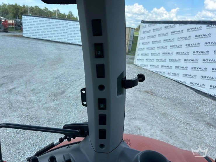 kubota-m5-111f-108hp-agricultural-tractor-image-19