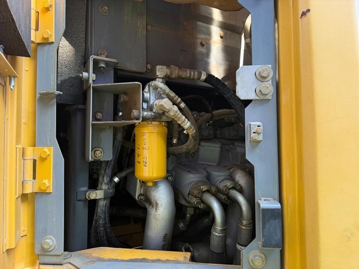 2016-deere-245g-lc-image-14
