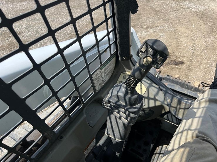 2012-bobcat-t630-image-19