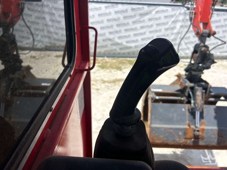 2018-freightliner-m2-106-image-26
