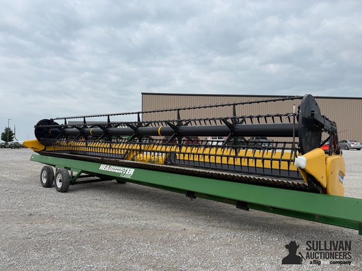 new-holland-880cf-35-image-1