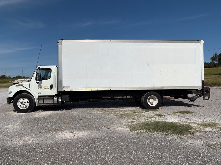 2014-freightliner-m2-106-image-3