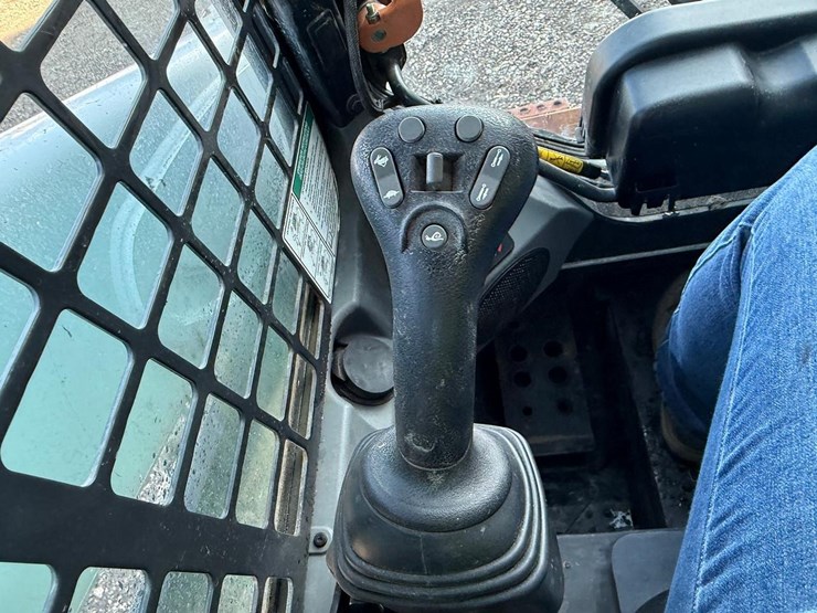 2017-bobcat-s570-image-25
