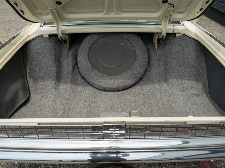 #111-•-1962-lincoln-continental-sedan-image-38