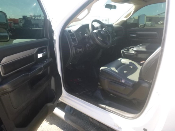 2019-dodge-3500-image-9