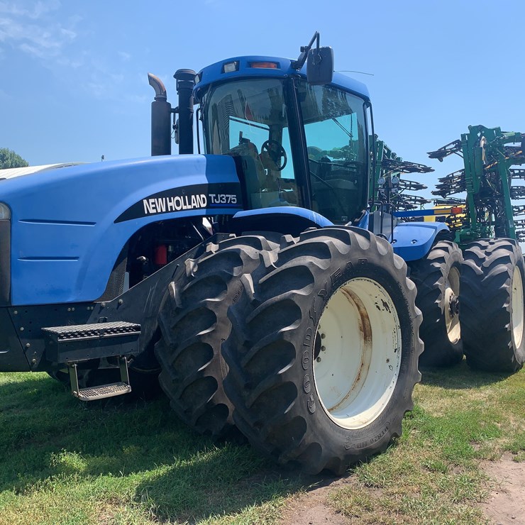 2004 NEW HOLLAND TJ375