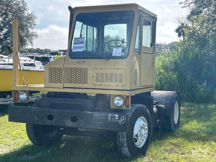 yard-spotter-truck-image-1