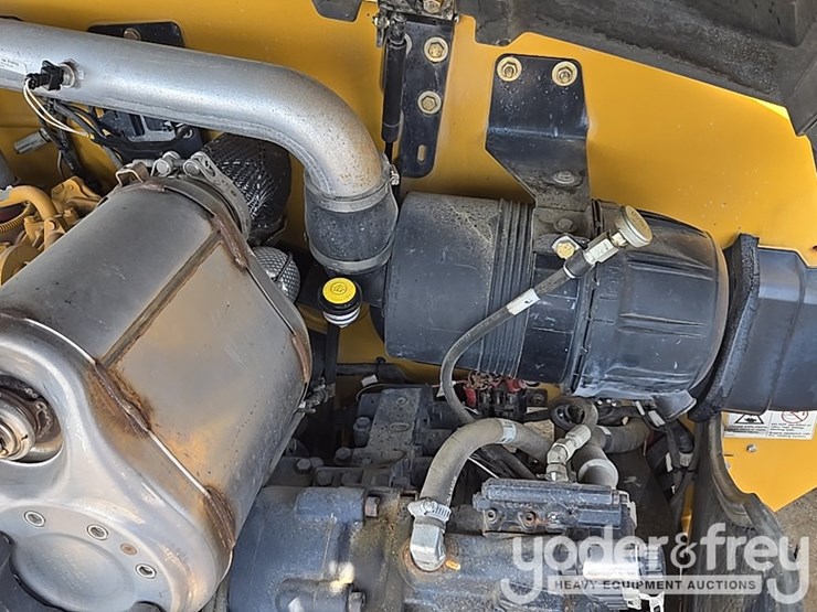 2019-caterpillar-tl943d-image-30