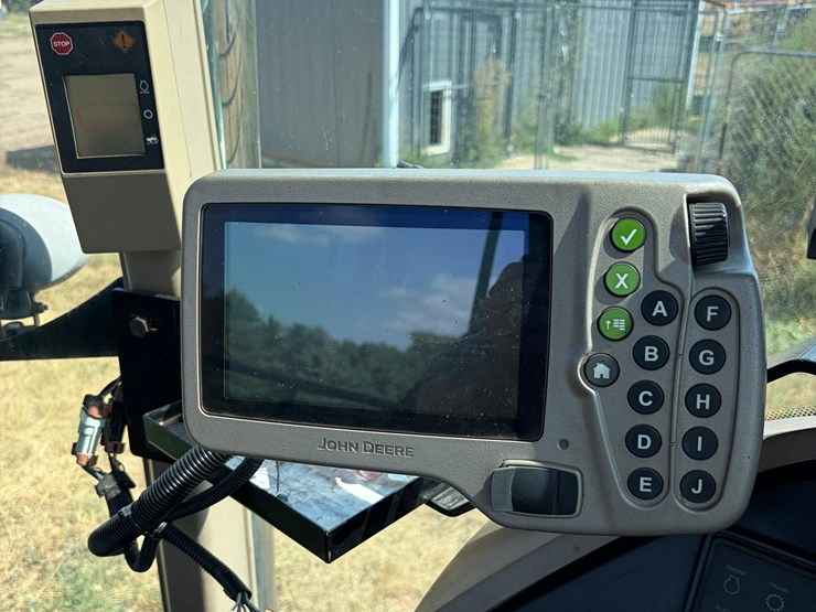 john-deere-8320t-image-26
