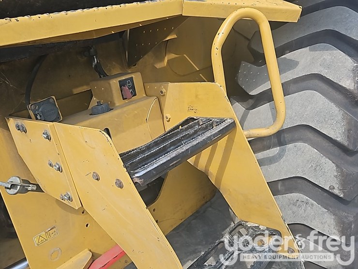 2014-caterpillar-938k-image-21