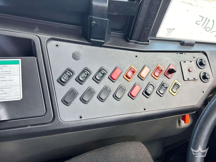 2016-freightliner-b2-image-28