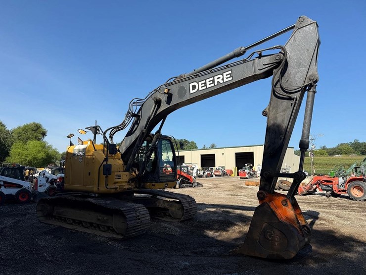 2016-deere-245g-lc-image-6