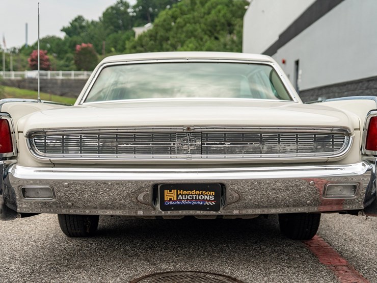 #111-•-1962-lincoln-continental-sedan-image-6