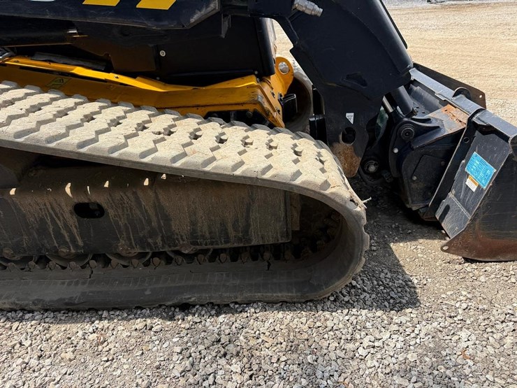 2024-jcb-3ts-8t-image-15