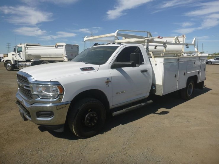 2019-dodge-3500-image-1