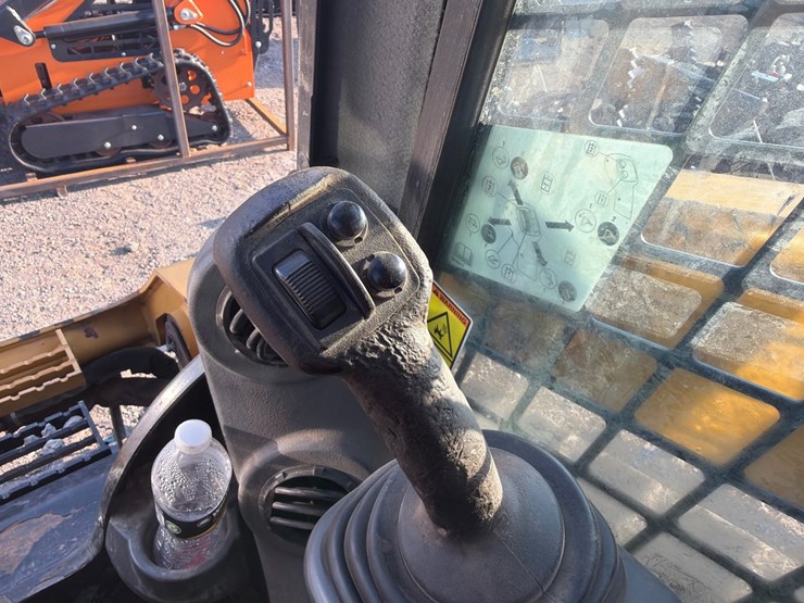 2018-caterpillar-299d2-xhp-image-21