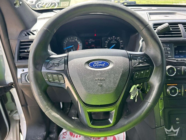 2016-ford-explorer-image-14