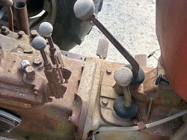 massey-ferguson-135-image-8