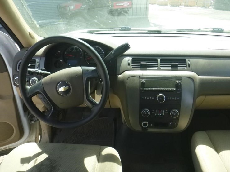 2013-chevrolet-tahoe-image-9