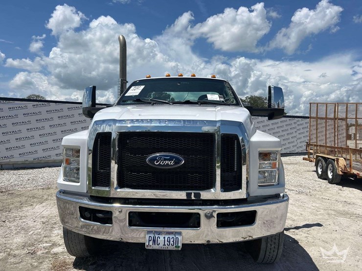 2022-ford-f750-image-25