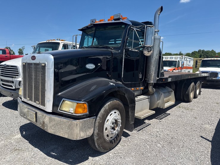 1999-peterbilt-385-image-1
