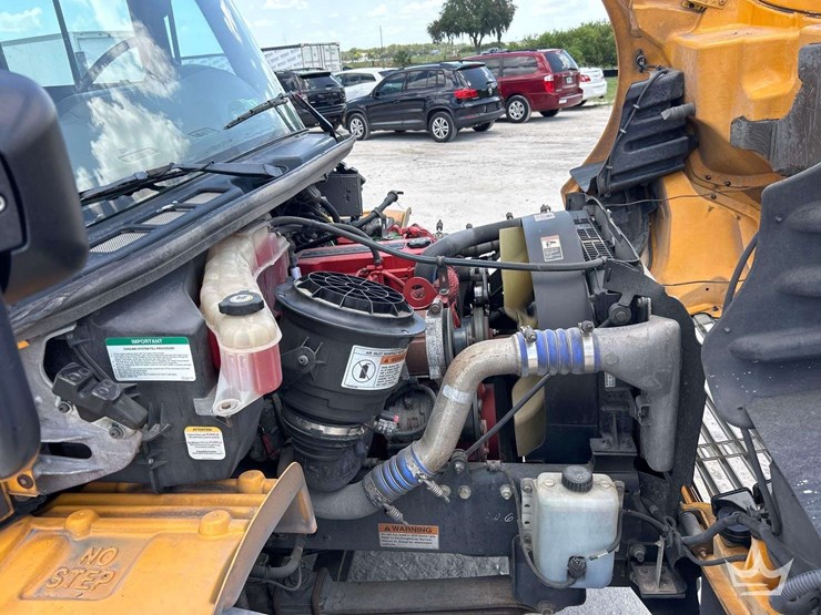 2016-freightliner-b2-image-9