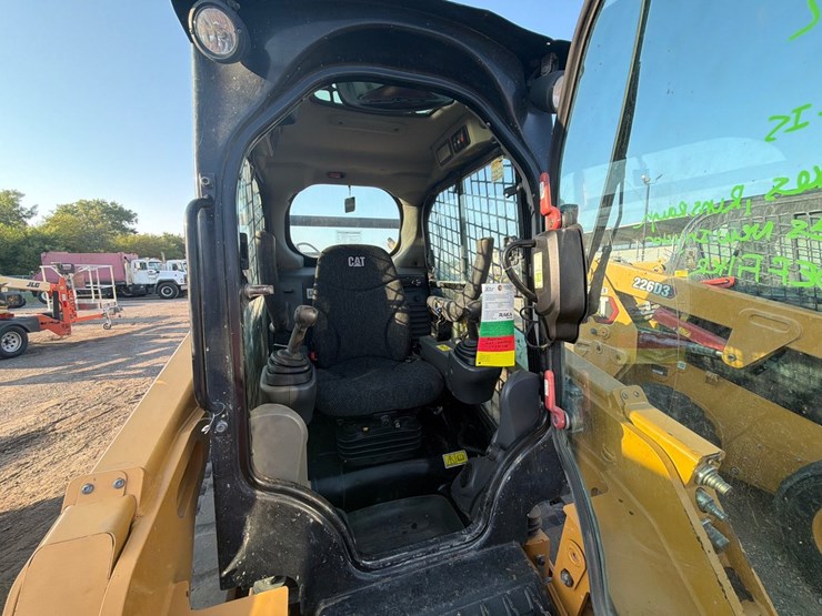 2019-caterpillar-259d-image-17
