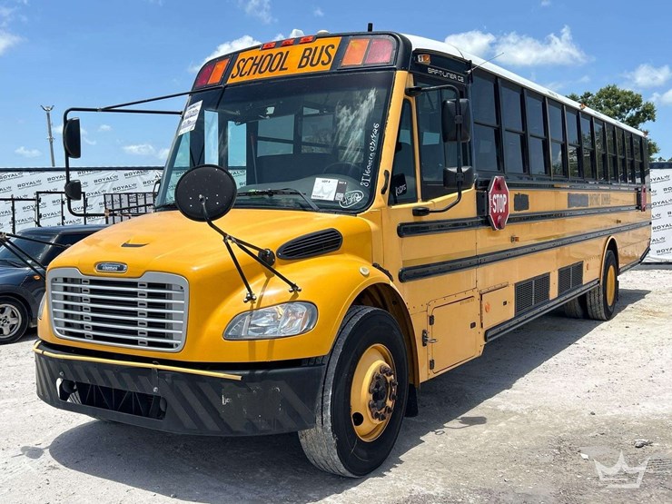 2016-freightliner-b2-image-1
