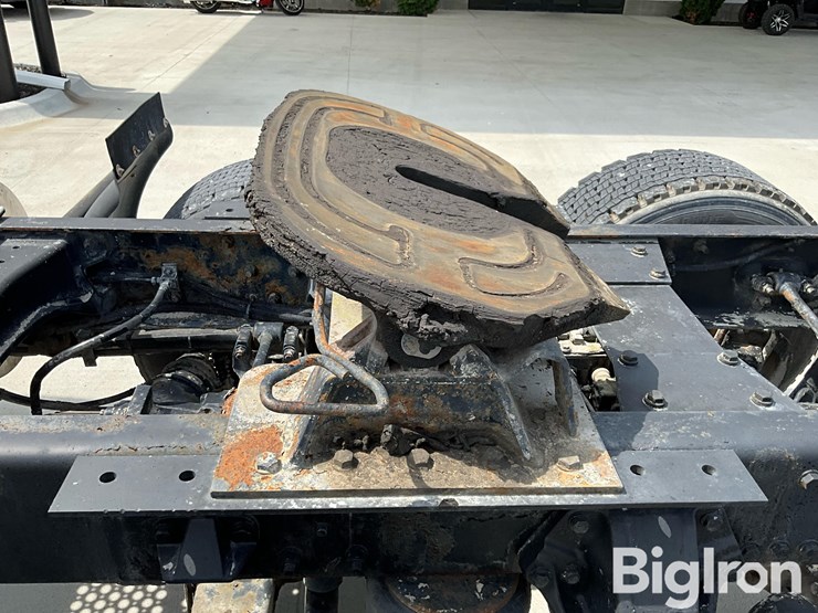 2015-kenworth-t680-image-16