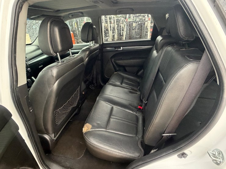 2011-kia-sorento-image-24