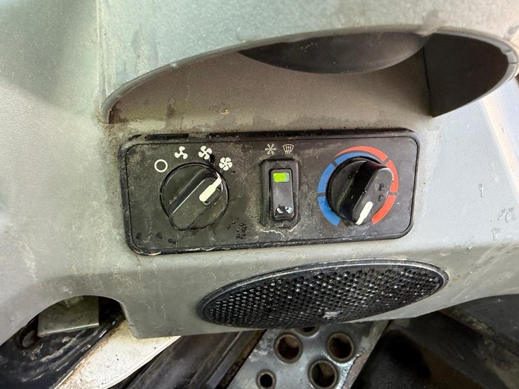 2022-bobcat-t770-image-26