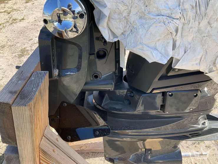 2015-evinrude-g-2-250hp-outboard-boat-motor-image-13