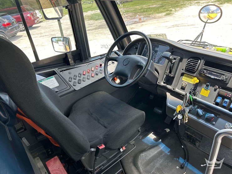 2016-freightliner-b2-image-22