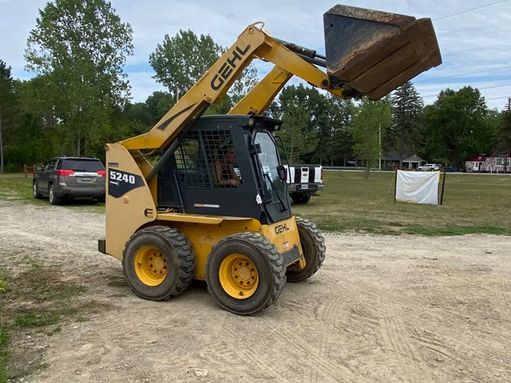 #470-•-gehl-skid-steer-image-1