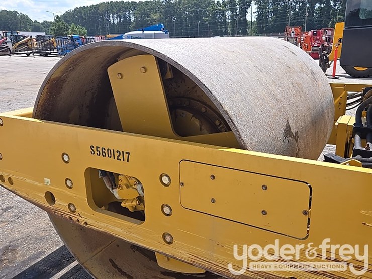 2020-caterpillar-cs56b-image-9