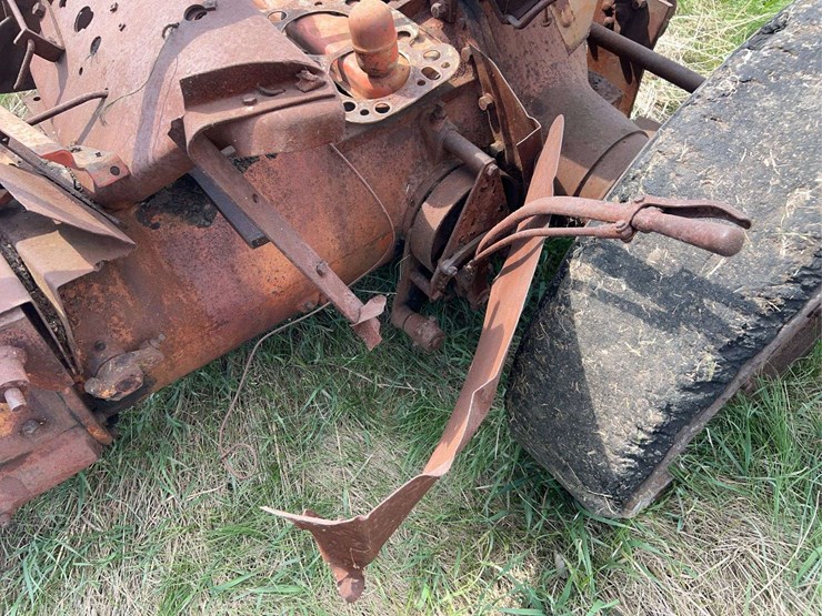 allis-chalmers-u-industrial-parts-tractor-image-32
