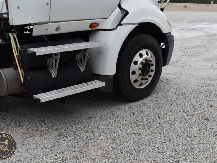 2014-international-prostar-image-24