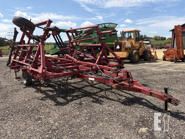case-ih-4800-image-4