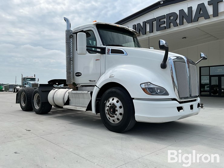 2015-kenworth-t680-image-3