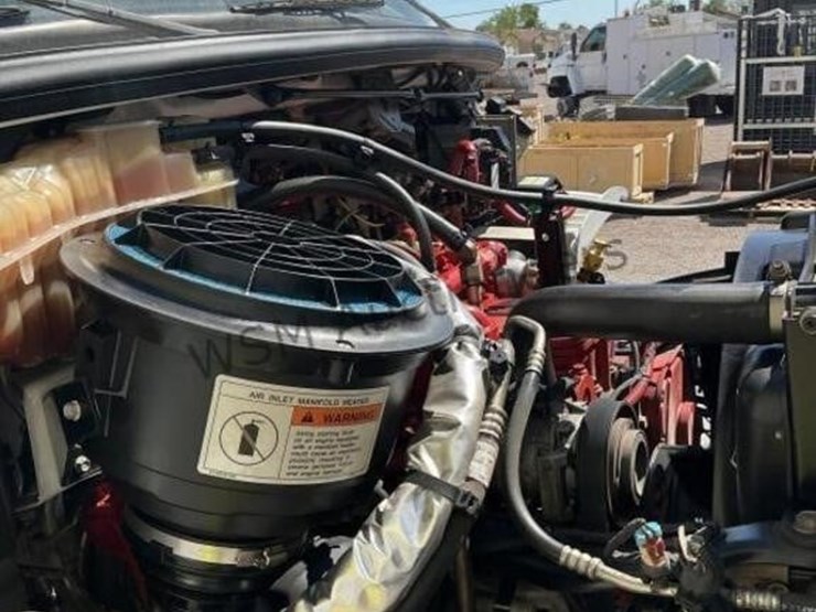 2019-freightliner-m2-106-image-15